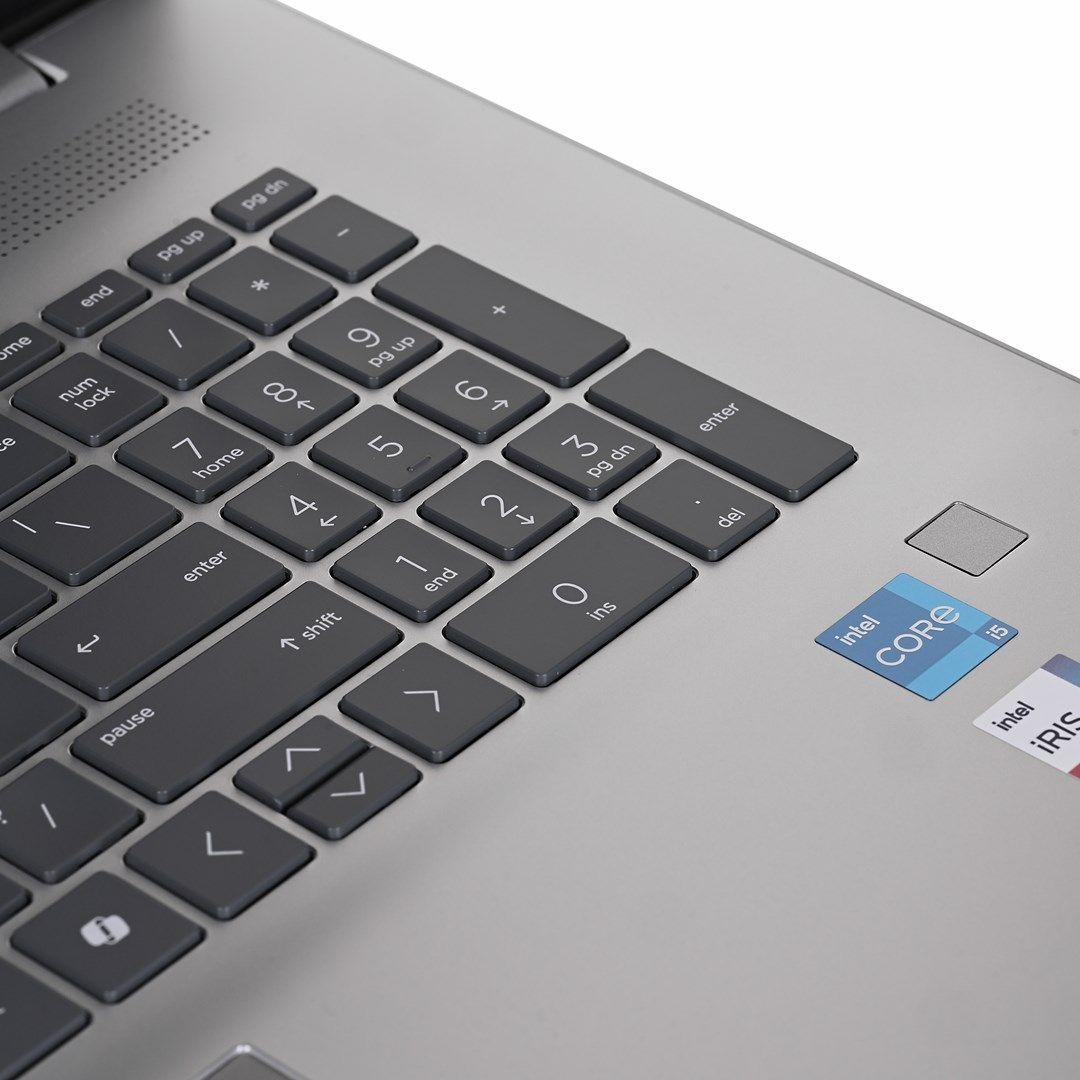 HP 17-CN3068CL i5 1334U 17.3" FHD AG 8GB SSD512 BT BLKB FPR Win11 Silver (REPACK) 2Y — zdjęcie 6