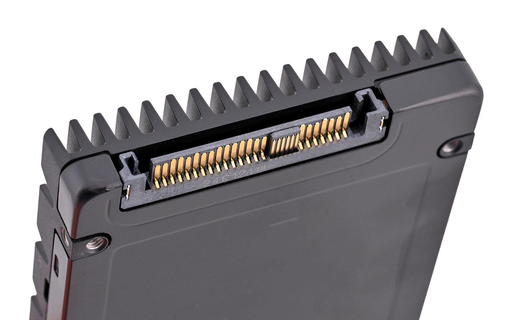 Dysk SSD Micron 7500 PRO 15.36TB U.3 (15mm) NVMe Gen4 MTFDKCC15T3TGP-1BK1DABYYR (DWPD 1) TCG — zdjęcie 2