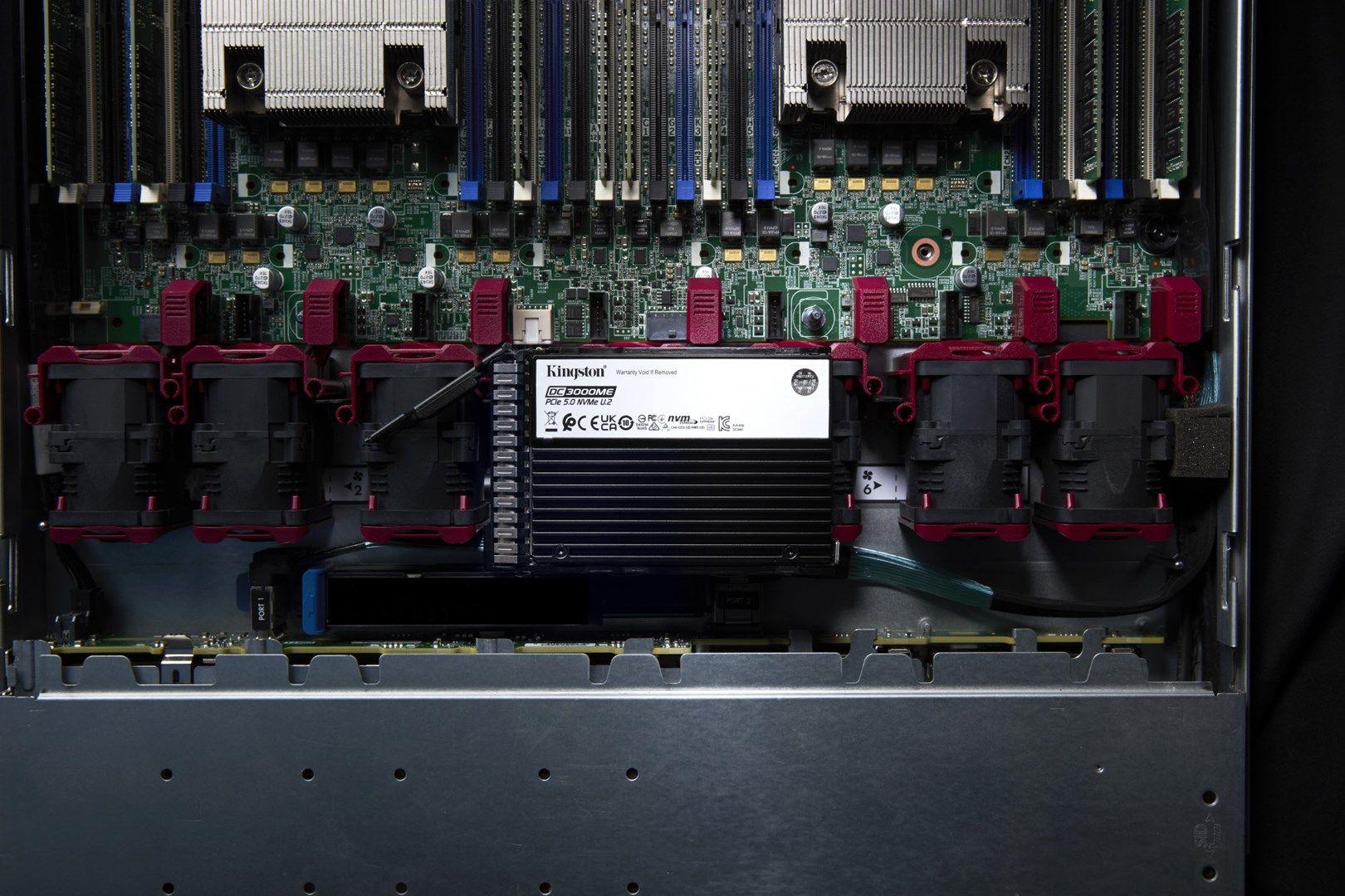 Dysk SSD Kingston DC3000ME 3.84TB U.2 (15mm) NVMe PCIe 5.0 SEDC3000ME/3T8 (DWPD 1) TCG — zdjęcie 7