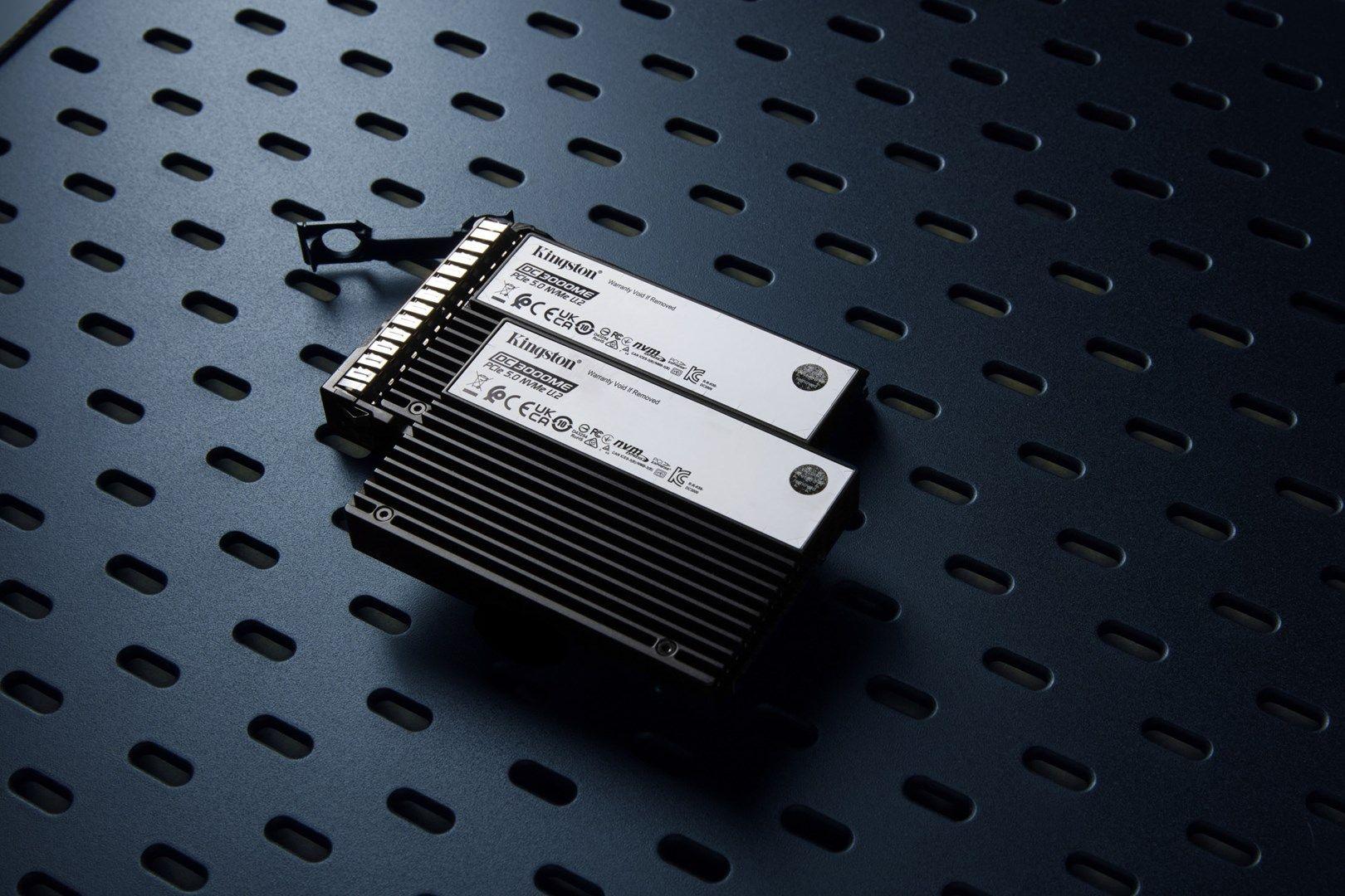 Dysk SSD Kingston DC3000ME 3.84TB U.2 (15mm) NVMe PCIe 5.0 SEDC3000ME/3T8 (DWPD 1) TCG — zdjęcie 5