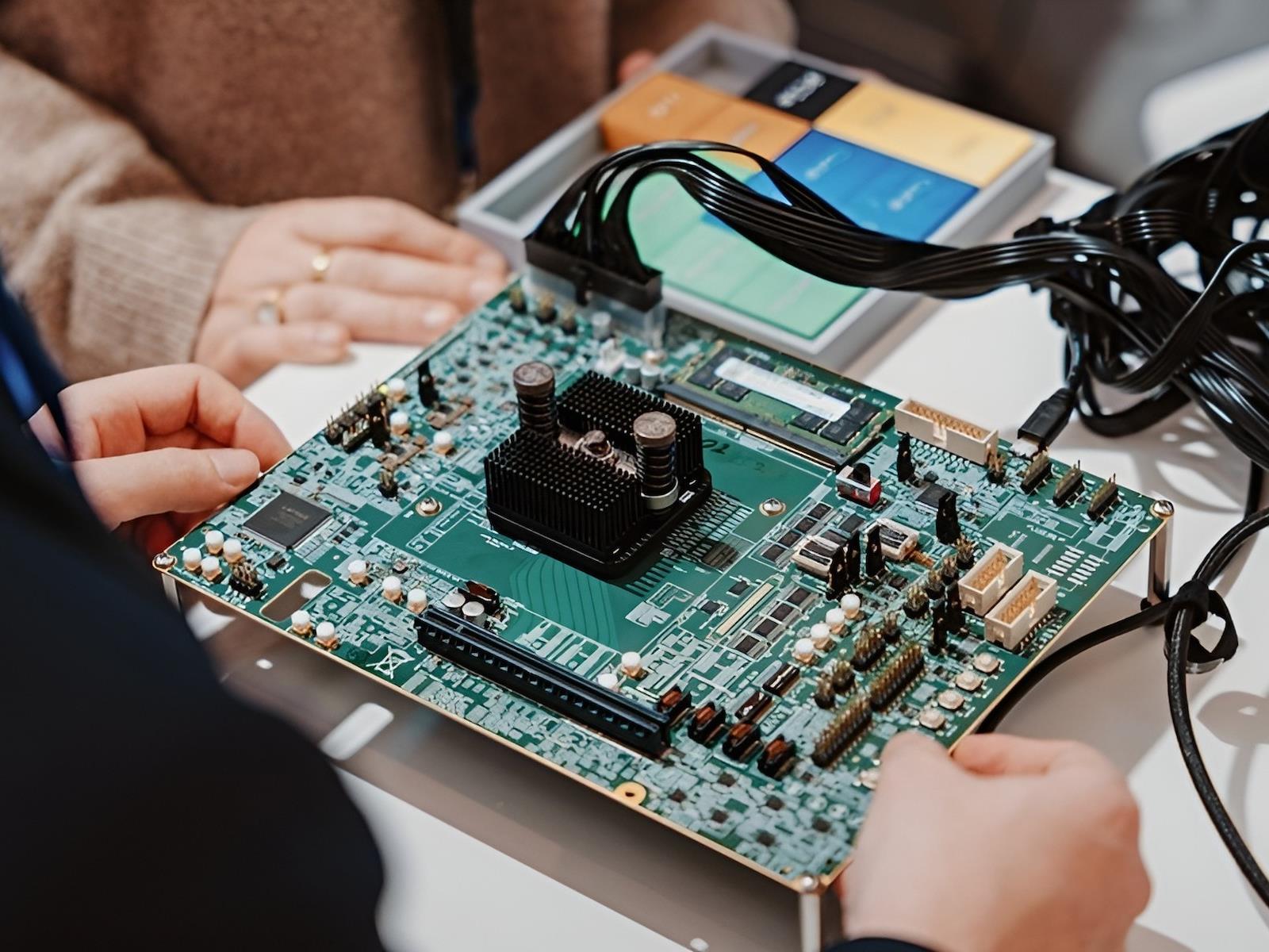 RISC-V na Intel 3 — europejski test, który ma pazura