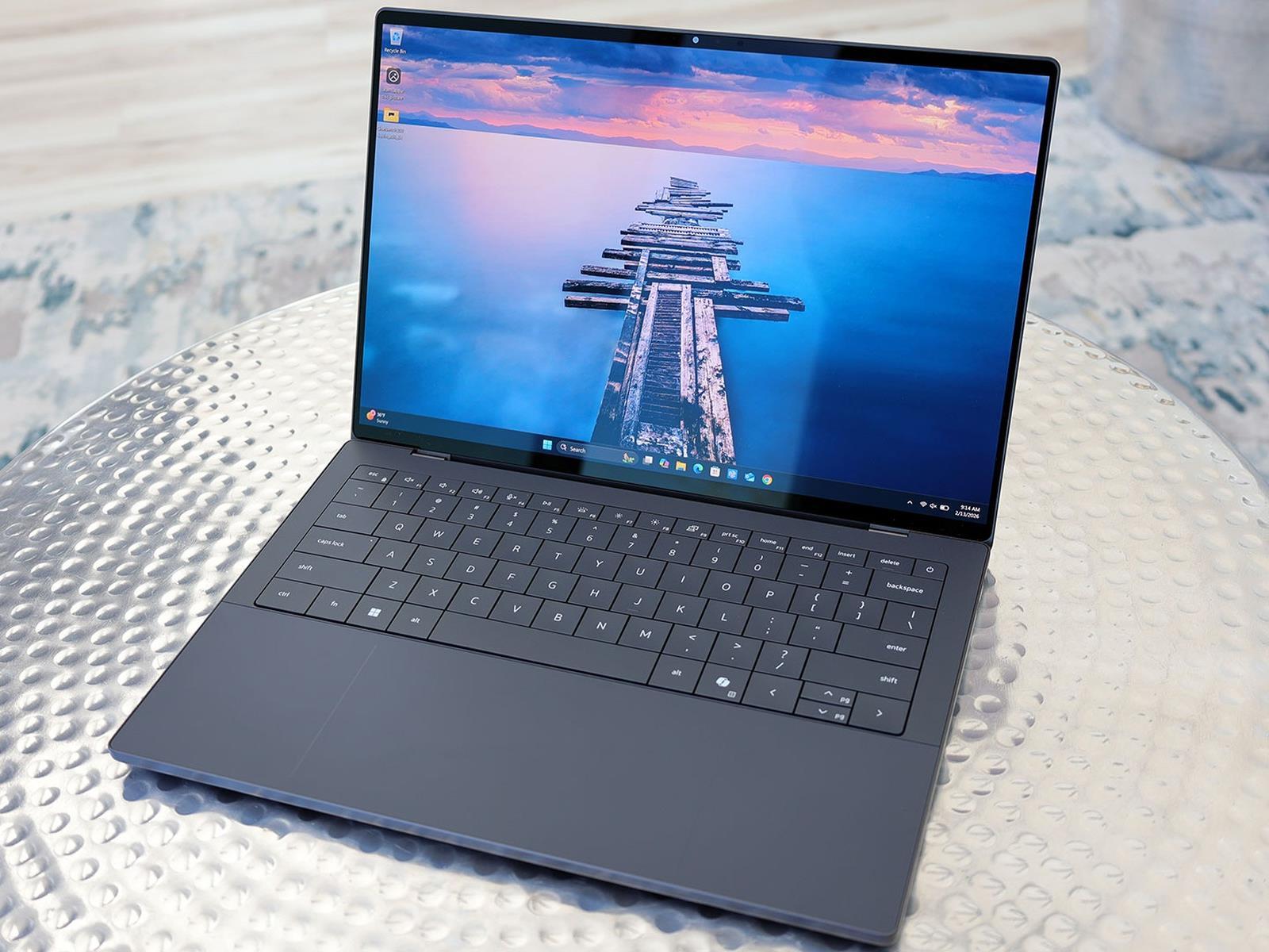 Dell XPS 14 z Panther Lake rozjeżdża MacBooka Air M5 w teście baterii. 43 godziny to już nie przypadek